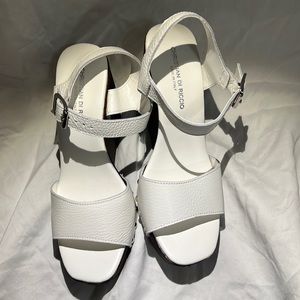 New. Christian Di Riccio. White Platform Wedge. Size 7.
